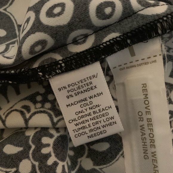 LOFT Black and White floral print shift dress - Picture 4 of 5